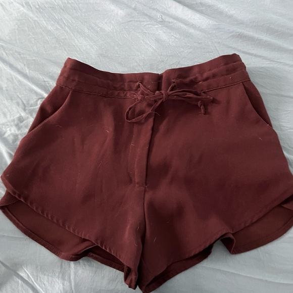 Aritzia burgundy shorts, size 4 - Picture 2 of 5
